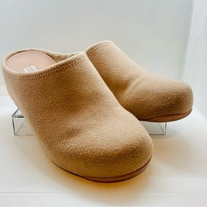 FitFlop Shuv felt mule slides in size 9.